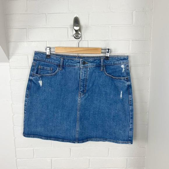 Old Navy Dresses & Skirts - Old Navy Classic Distressed Denim Mini Skirt Size 14